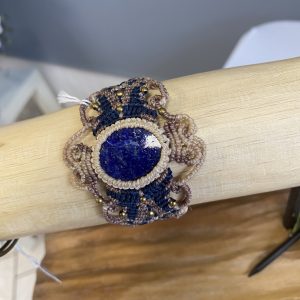 Manchette large en micro-macramé tissée à la main, bijou artisanal C'Sylvette.